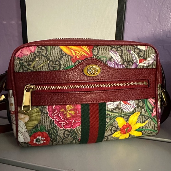 Gucci Handbags - Gucci floral crossbody